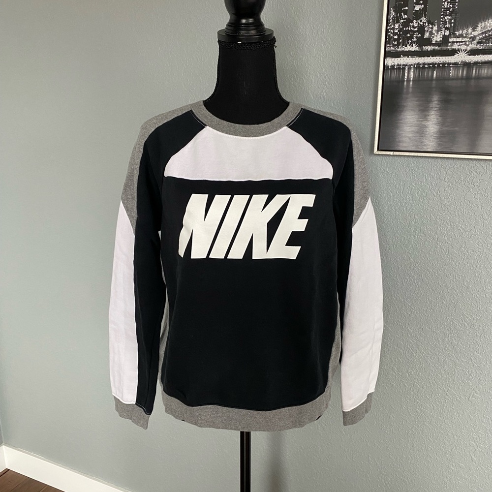 Women’s Nike Sweatshirt